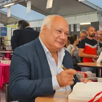 Celebru scriitor contemporan despre România: ”Mi-am jurat că nu voi mai reveni” - Foto: Facebook (imagine cu caracter ilustrativ)