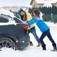 Ușile mașinii se pot „lipi” de la ger, ploaie înghețată ori ninsoare. Cum scapi cu 3,5 lei - Foto: freepik.com - Imagine cu rol ilustrativ