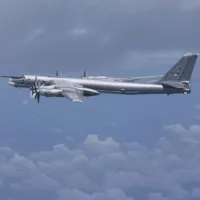 Sunt peste tot. Bombardier al aviaţiei militare ruse Tu-95, detectat în iunie 2026, în apele teritoriale ale Japoniei - Foto: Profimedia Images