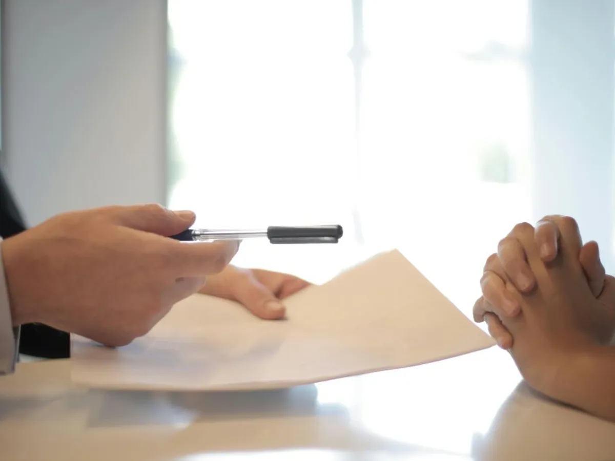 Negocieri privind un litigiu comercial - Foto: Pexels/Andrea Piacquadio