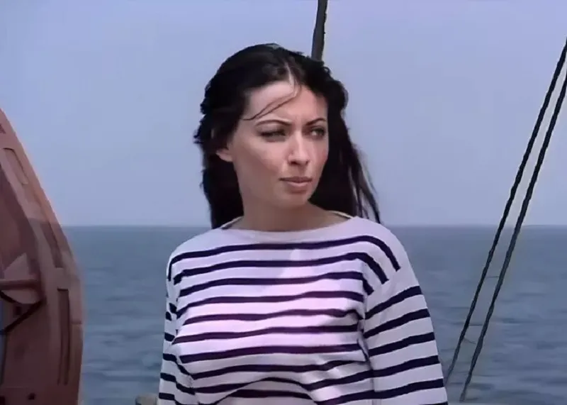 Julieta Szonyi &icirc;n rolul Adnana