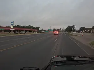 Tesla Robotaxi, pericol public? Frânează aiurea, intră pe contrasens. NHTS cere explicații - Foto: captură video