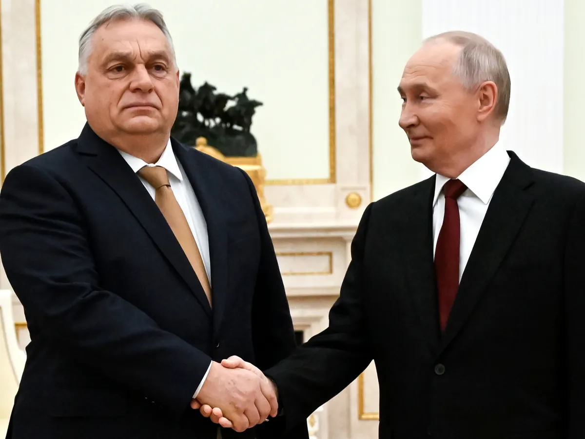Putin l-a lăsat din brațe pe Viktor Orban după ce a pierdut alegerile. Ce ofertă i-a făcut lui Peter Magyar?