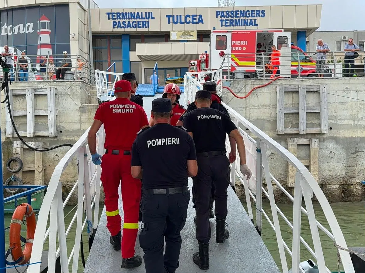 marinarii răniți, aduși la Tulcea cu o navă a IGSU