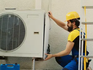Supraîncălzirea convertorului, o cauză pentru care aerul condiționat dă rateuri - Foto: Freepik (cu rol ilustrativ)