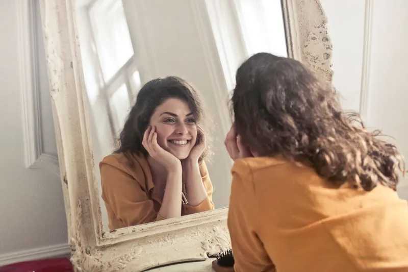 Fată veselă - Foto: Pexels (Imagine cu rol ilustrativ)