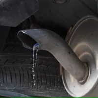 E frig și curge apă din toba mașinii? Specialiștii explică că problema e culoarea „fumului” - Foto: zeenews.india.com - Imagine cu rol ilustrativ