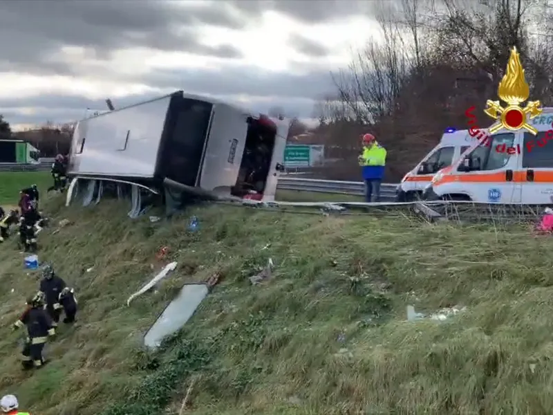 Grav accident de autocar, la Padova, în Italia. Zeci de români, transportați la spital. / Foto: captură video