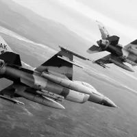 România se pregătește de război. Aeronavele F-16 vor executa zboruri la înălţimi mici în tată țara - Foto: Profimedia images