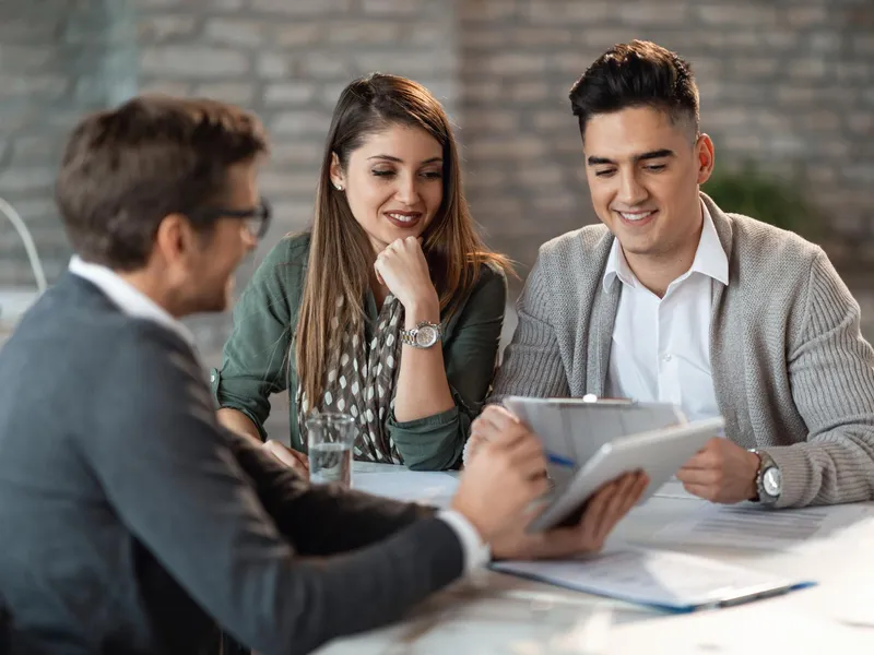 Cât câștigă un salariat într-o bancă din România? Ce studii trebuie să ai ca să iei 19.000 de lei? Foto: Freepik (fotografie cu caracter ilustrativ)