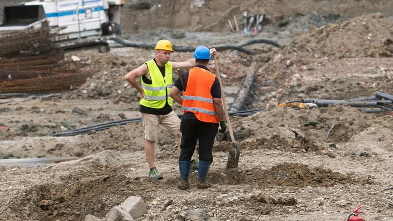 De ce continuă să lucreze mulţi dintre români la negru? Ce ar trebui să se întâmple cu TVA? - Foto: INQUAM PHOTOS / Virgil Simionescu - imagine cu caracter ilustrativ