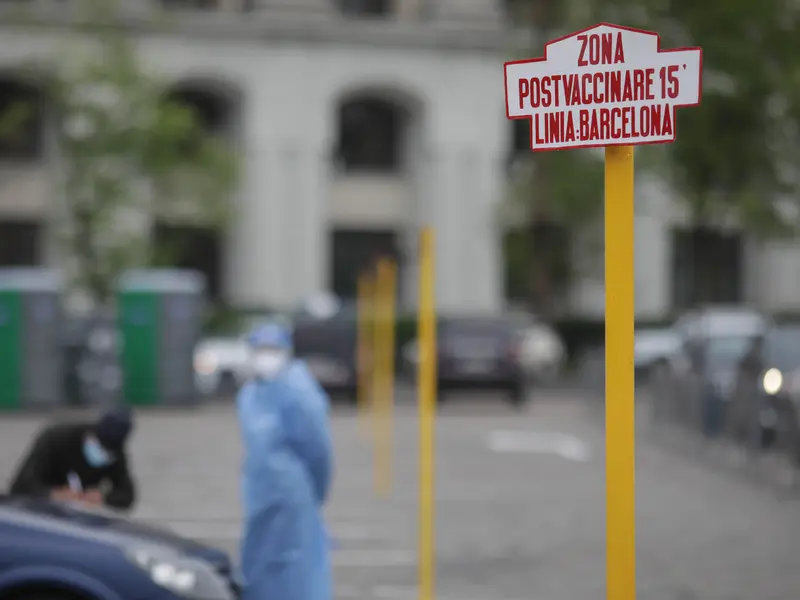 Vaccinări la centrul drive-through din București. Sursa: Inquam Photos / Octav Ganea