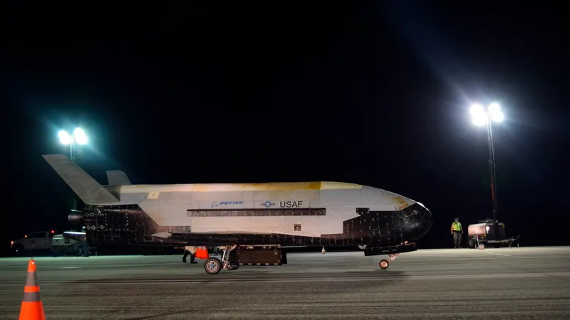 Cum arată avionul spațial militar secret al SUA, X-37B, testat pe o nouă orbită, mai înaltă - Foto: Profimedia Images