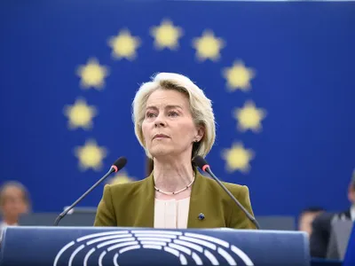 Ursula von der Leyen, în timpul discursului despre Starea Uniunii, îmbrăcată într-un sacou kaki - Foto: Profimedia Images