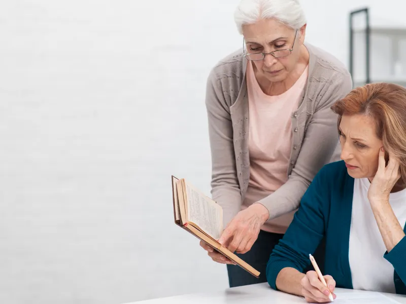 463.000 de pensie vor fi recalculate în luna iunie. Pensionarii, sunați de către Casa de Pensii Foto: Freepik (fotografie cu caracter ilustrativ)