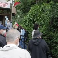 Anul 2023 debutează cu „tradiționalele” cozi la plata taxelor și impozitelor. Ore bune de așteptare - FOTO: Inquam Photos / Octav Ganea