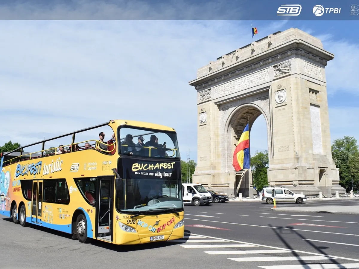 Traseul liniei turistice Bucharest City Tour va fi prelungit. Un bilet pentru turul Capitalei costă 49 de lei