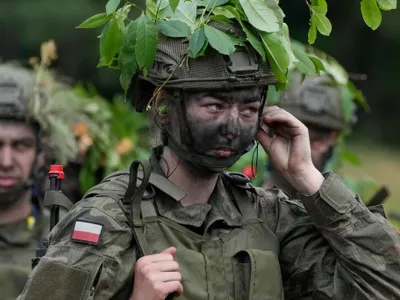 Civilii polonezi se antrenează pentru război. Voluntari sunt antrenați de militari profesioniști - Foto: Czarek Sokolowski / AP / Profimedia