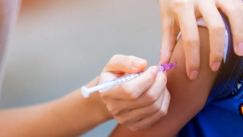 Peste 123.500 de copii şi tineri, cu vârste între 12 şi 19 ani, vaccinaţi anti-COVID în cinci zile. / Foto: digi24.ro
