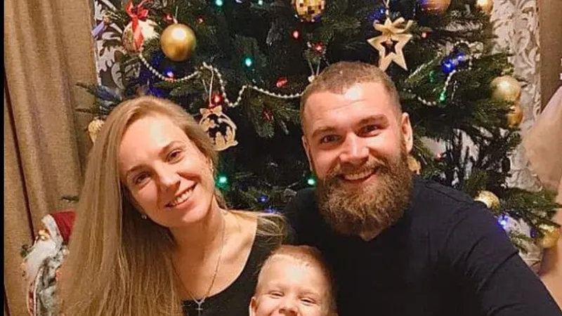 Anul trecut, de Crăciun, alături de familia sa, maiorul nici nu bănuia că va deveni „eroul din Mariupol”/foto: facebook