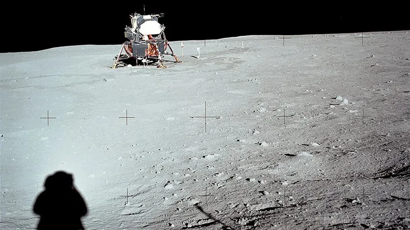 Pe 20 iulie 1969, Armstrong a fpcut acestă fotografie celebră