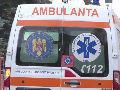 O fetiță de 11 ani, la spital după ce mama a spălat-o pe cap. Ce soluție a folosit?