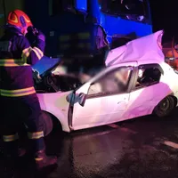 Doi tineri de 20 de ani au murit după ce au intrat cu mașina sub un TIR în Cluj foto: Observator (captura video)