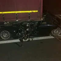 O tânără de 25 de ani a murit după ce a intrat BMW-ul sub un TIR. Voia să se sinucidă. / Foto: lugojinfo.ro