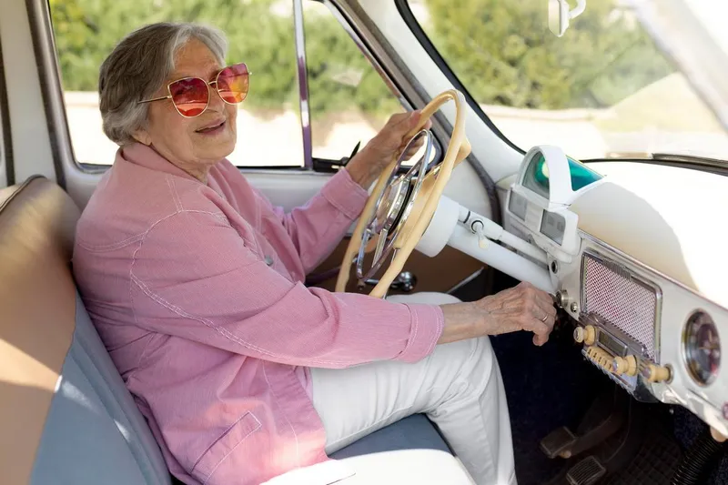 O mașină veche banală, cu motor de maximum 1.5 litri și 100 de cai, ajunge un lux pentru un pensionar din București - Foto: Freepik (imagine cu rol ilustrativ)