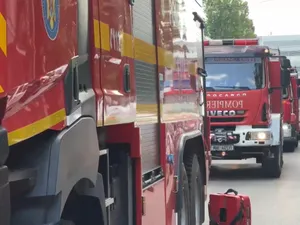Incendiu masiv într-un bloc din București. Zeci de persoane, evacuate. O femeie și un copil, răniți - Foto: captură ISU B-IF