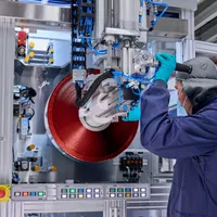 BMW se laudă că dezvoltă baterii mai „tari” decât Tesla pentru Neue Klasse. Până la 800 km autonomie - Foto: BMW