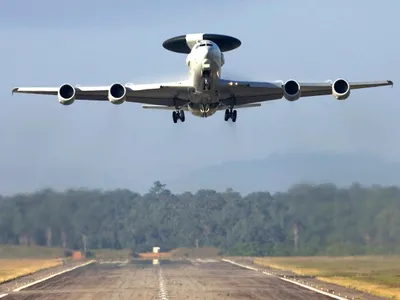 Un avion AWACS E-3F al Forțelor Aeriene Franceze supraveghează România - Foto: Profimedia Images (imagine cu rol ilustrativ)