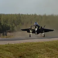 VIDEO De ce au aterizat două avioane F-35 de 110.000.000$ pe o autostradă în coasta Rusiei? - Foto:  U.S. Army photo by Sgt. Scyrrus Corregidor