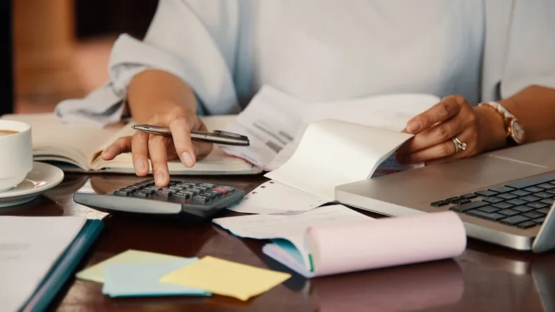 Amendă de 20.000€ pentru românii din Spania cu obligații fiscale. Ce document trebuie depus urgent? - Foto: Freepik.com (rol ilustrativ)