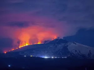 Topirea gheţarilor ar putea declanşa erupţii vulcanice în diferite puncte de pe glob l - Foto: Profimedia images