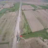 Stâlp de înaltă tensiune „uitat” în mijlocul Centurii Satu Mare. / youtube