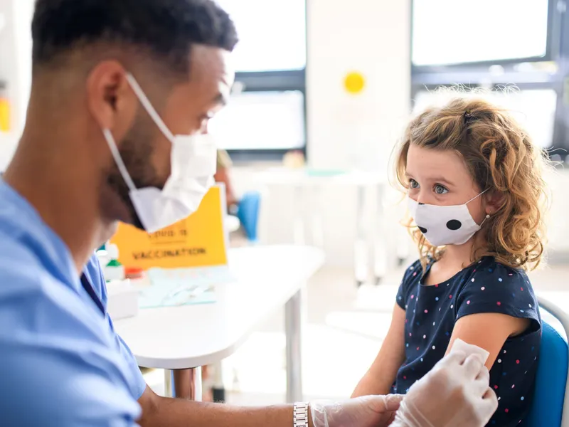 Vaccinul anti-COVID Pfizer, autorizat în SUA și pentru copiii de la 12 ani în sus. / Foto: livescience.com