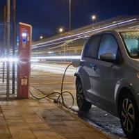 Mașină electrică la încărcat (imagine cu caracter ilustrativ) - Foto: Profimedia Images