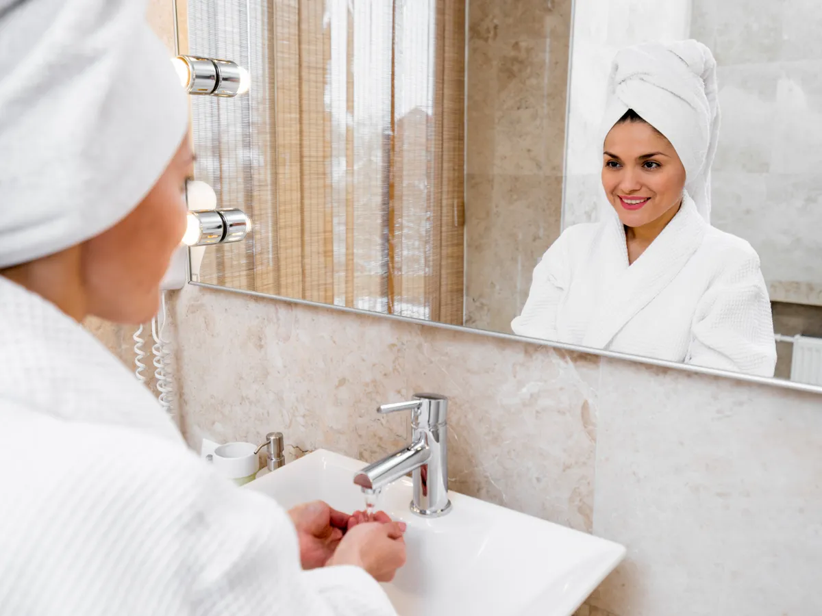 Pericolul pentru sănătate dacă ai făcut duș imediat după cină. Ce fel de apă poți folosi - rece sau fierbinte?