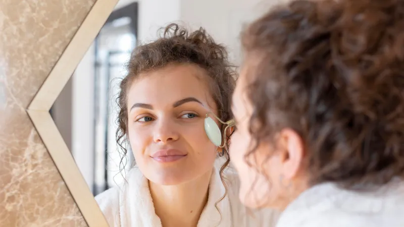 Leguma care se cultivă cel mai ușor te scapă de ochi umflați. Cum o folosești? - Foto: Freepik (Imagine cu rol ilustrativ)