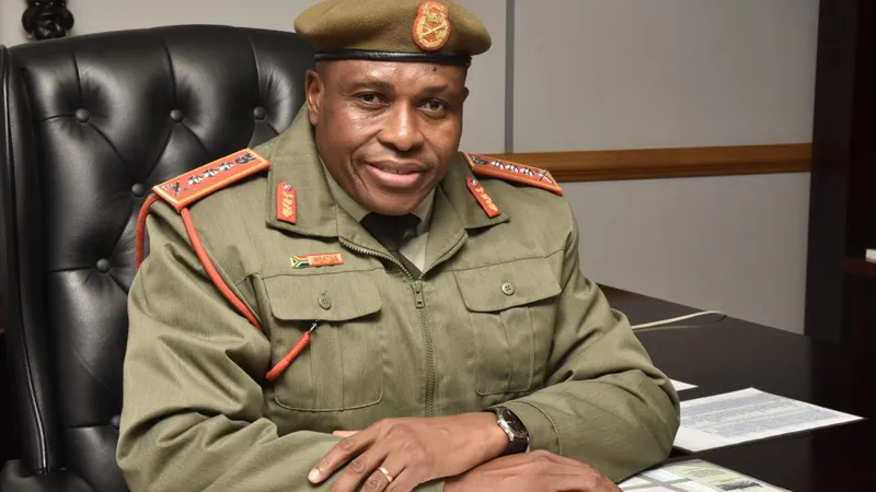 Comandantul Forţelor Terestre sud-africane, locotenent-generalul Lawrence Mbatha - Foto: defenceweb.co.za