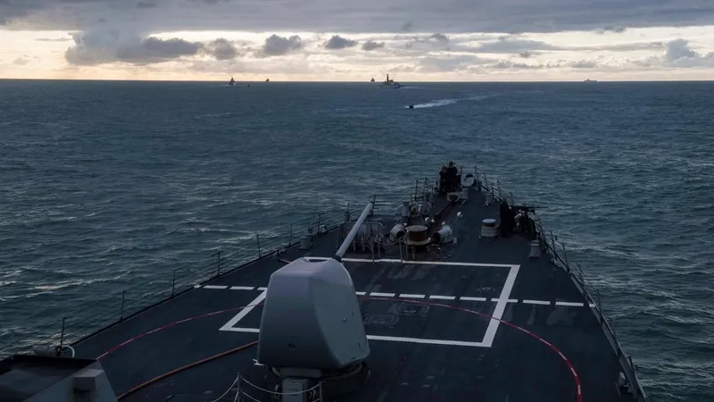 Distrug[torul USS Carney a doborât mai multe rachete în Marea Roșie - Foto: Profimedia images
