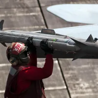 România își cumpără rachete aer-aer de ultimă oră. Vor fi folosite și pe F-35 și costă 103.000.000$ - FOTO navair.navy.mil