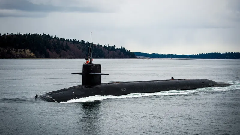 Un submarin american cu rachete ghidate și-a făcut apariția în Canalul Suez. Mesajul pentru regiune - Foto: Profimedia images