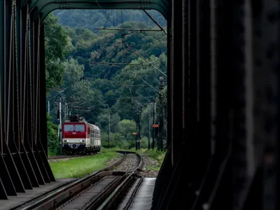 Tren - Foto: Freepik (rol ilustrativ)