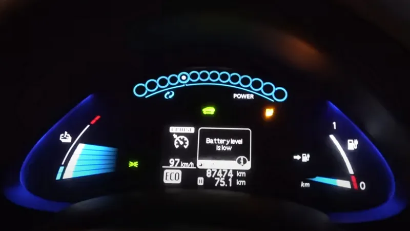 După 10 ani și 87.000 km, o mașină electrică Nissan Leaf mai are o autonomie reală de 60 km - Foto: captură video