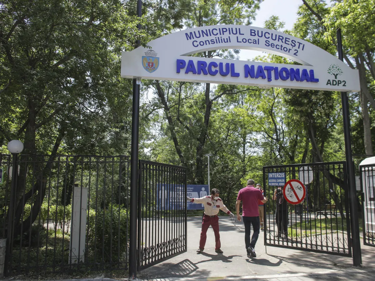 Terenurile de sport din Parcul Naţional, redate publicului. De 20 de ani, făcea bani o firmă cu ele - Foto: stirileprotv.ro - Rol ilustrativ