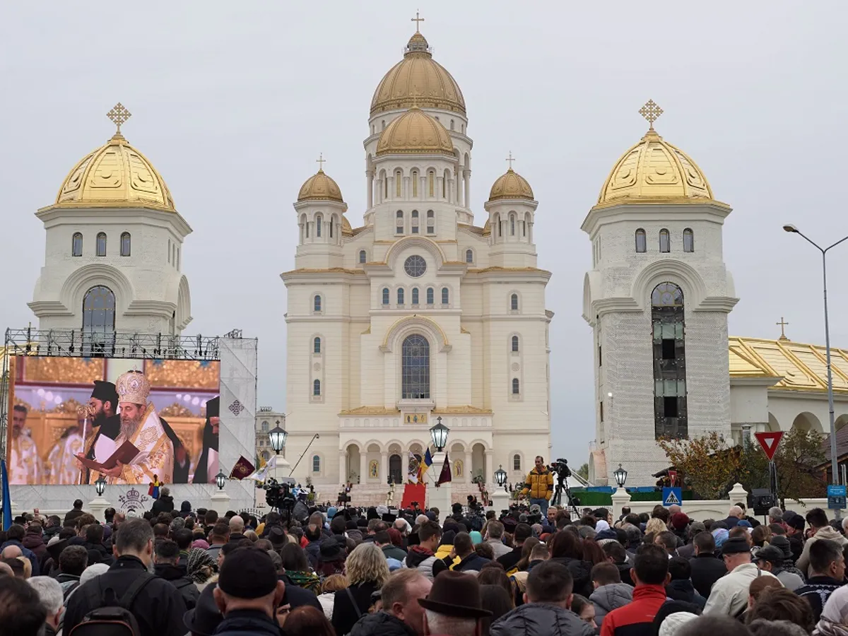 Mii de oameni au asistat la slujba sfințirii Catedralei Naționale - Foto: Inquam Photos / Codrin Unici