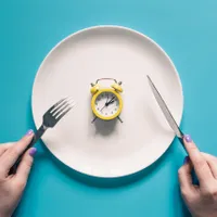 Cât de riscant este să nu mănânci 8 ore la rând, zilnic - Foto: Freepik/pvproductions - cu rol ilustrativ
