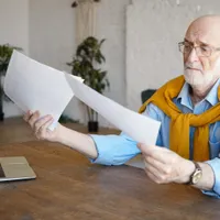 Cine va plăti contribuții la sănătate? Cum calculezi pensia rămasă după impozit și CASS - Foto: Freepik (Imagine cu rol ilustrativ)